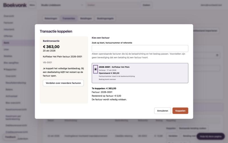 Het venster Transactie koppelen: een ontvangst van 363 euro met als voorstel factuur 2026-0001, waarvan het factuurnummer in de omschrijving staat en het bedrag overeenkomt.